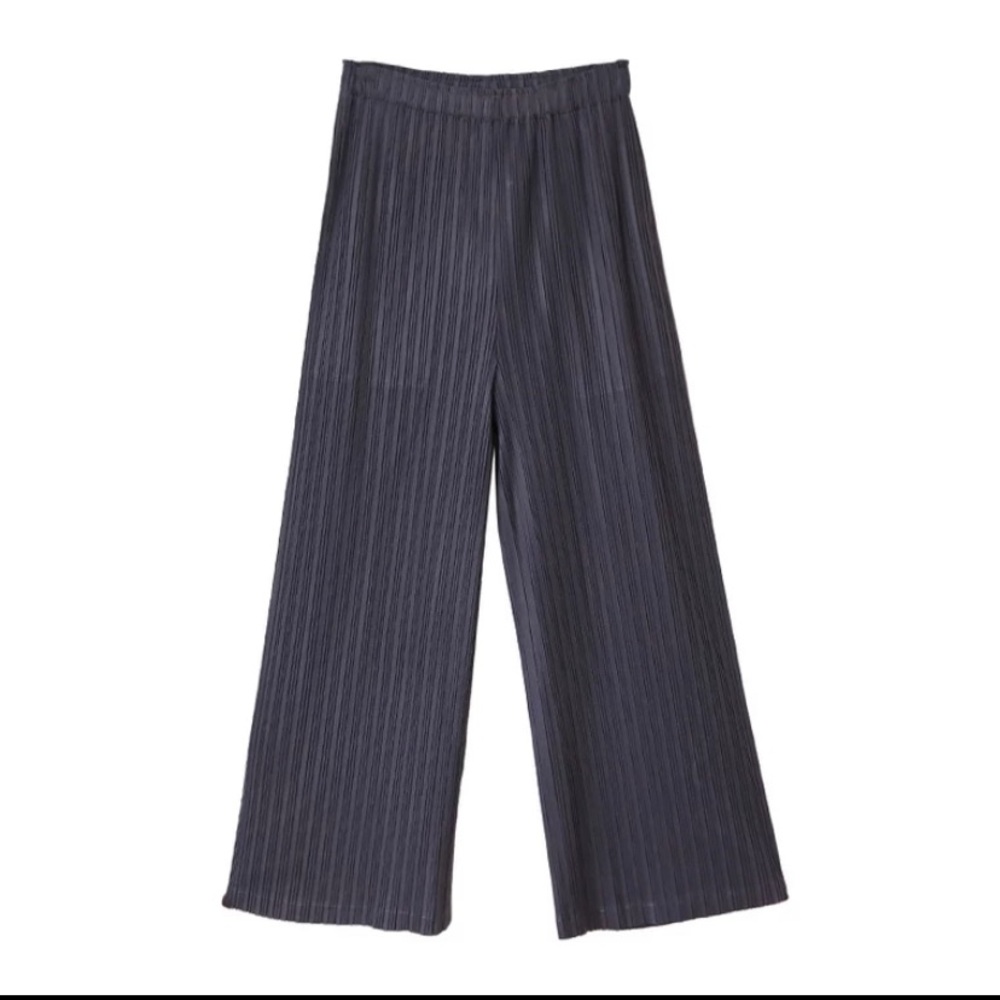 Navy flowy pleated plants - Picture 4 of 4